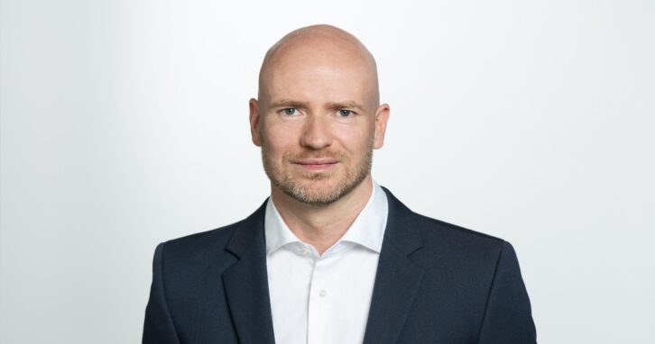 Jan-Sebastian Blender verantwortet seit 01. September 2025 den Bereich Content- und Qualitätsmanagement bei PMG Presse-Monitor.